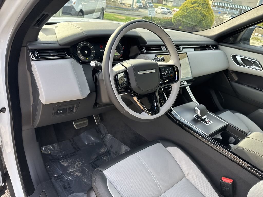 New 2026 Land Rover Range Rover Velar Dynamic SE image 13