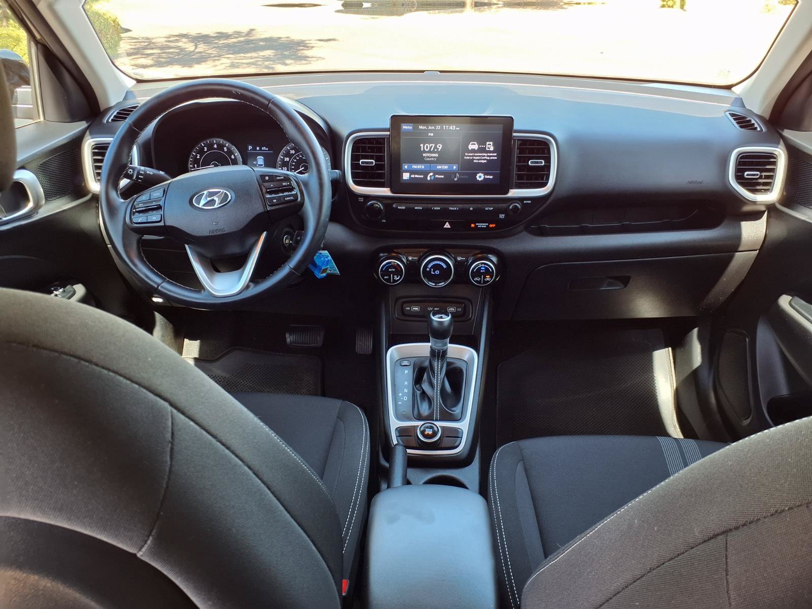 Certified 2022 Hyundai Venue SEL FWD image 18