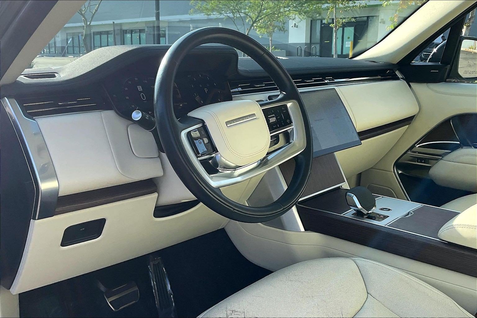 Certified 2024 Land Rover Range Rover SE AWD/4WD image 17