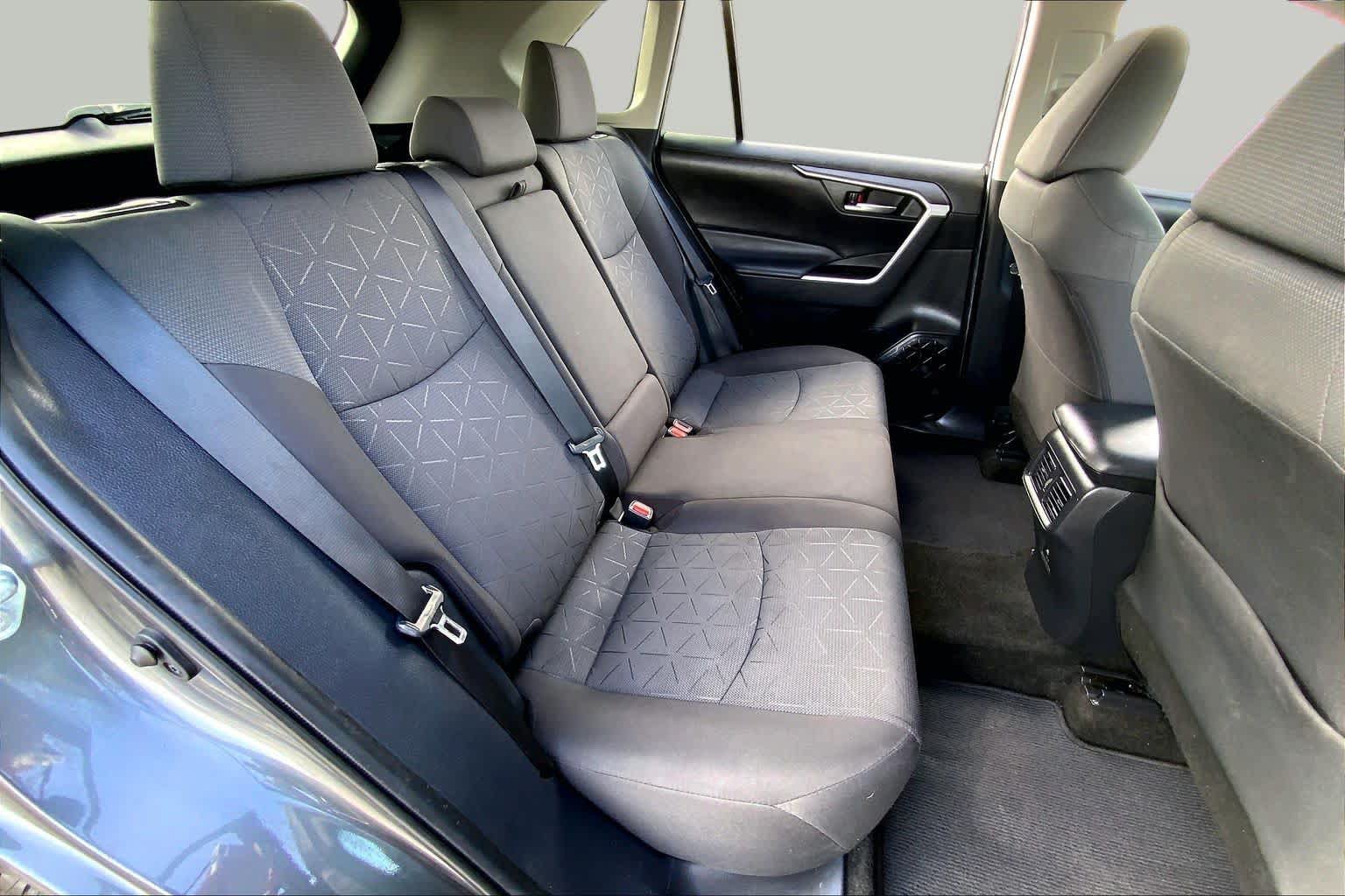 Used 2021 Toyota RAV4 XLE FWD image 19