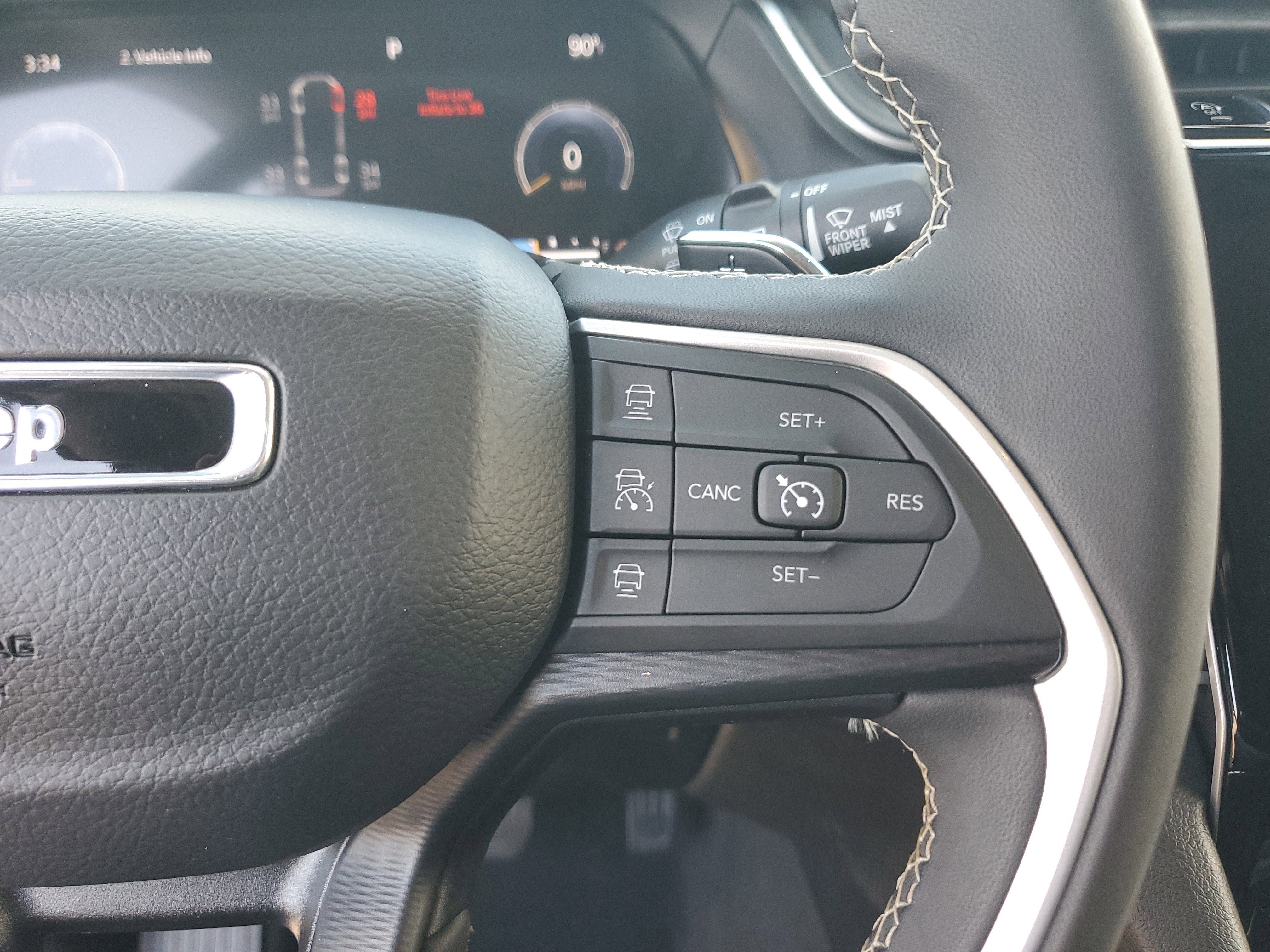 Used 2023 Jeep Grand Cherokee L Laredo image 11