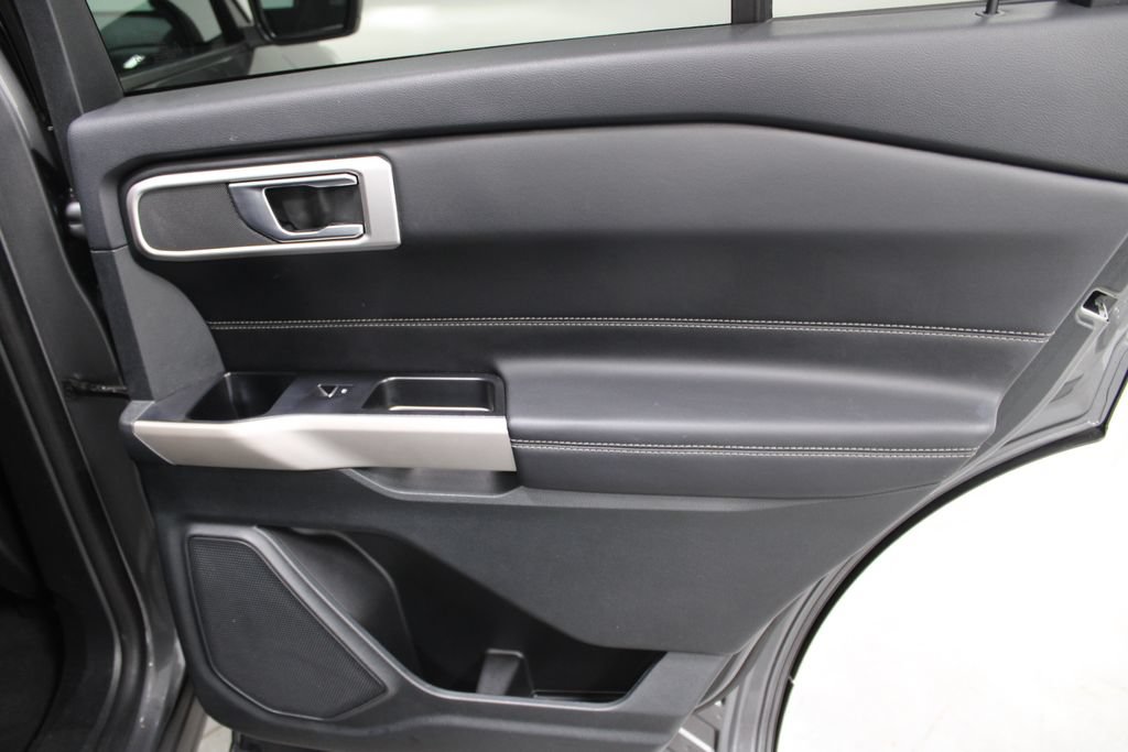 Used 2024 Ford Explorer XLT RWD image 29