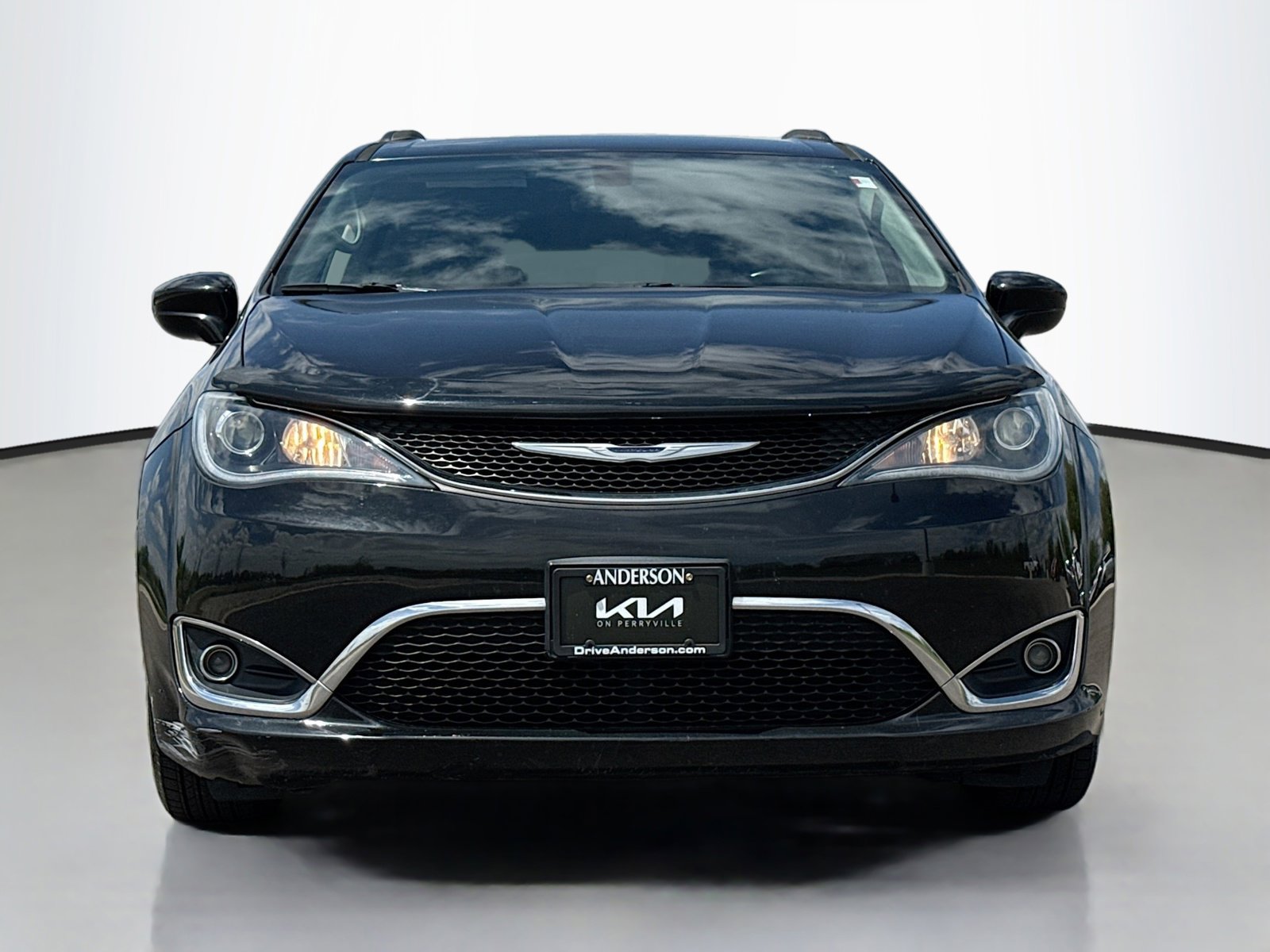 Used 2017 Chrysler Pacifica Touring-L FWD image 16