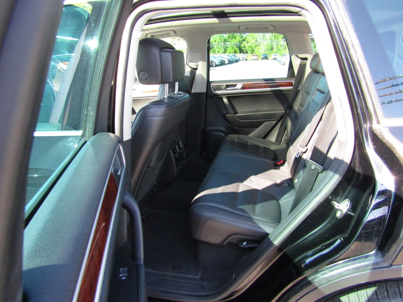 Used 2014 Volkswagen Touareg VR6 image 18