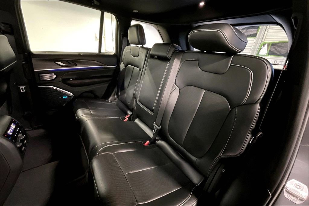 Used 2022 Jeep Grand Cherokee Overland w/ Adv Protech Group III image 36