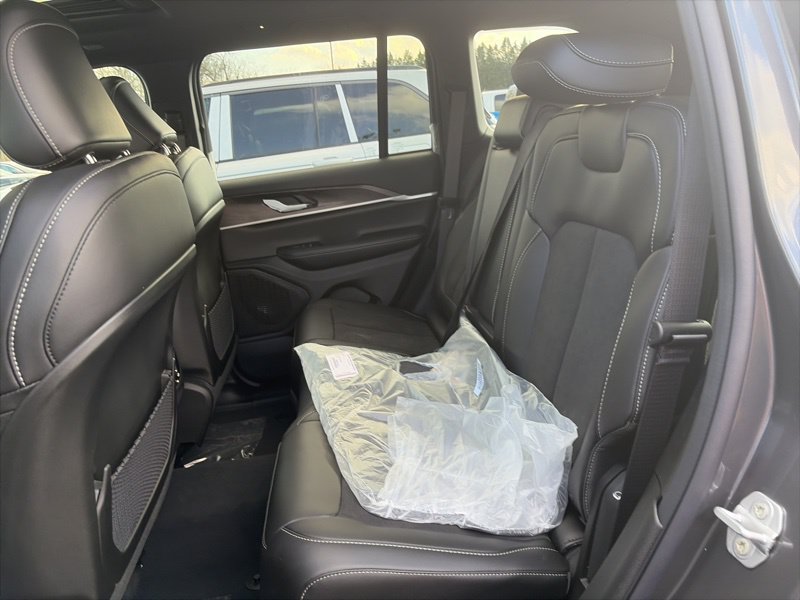New 2026 Jeep Grand Cherokee Altitude AWD/4WD image 11