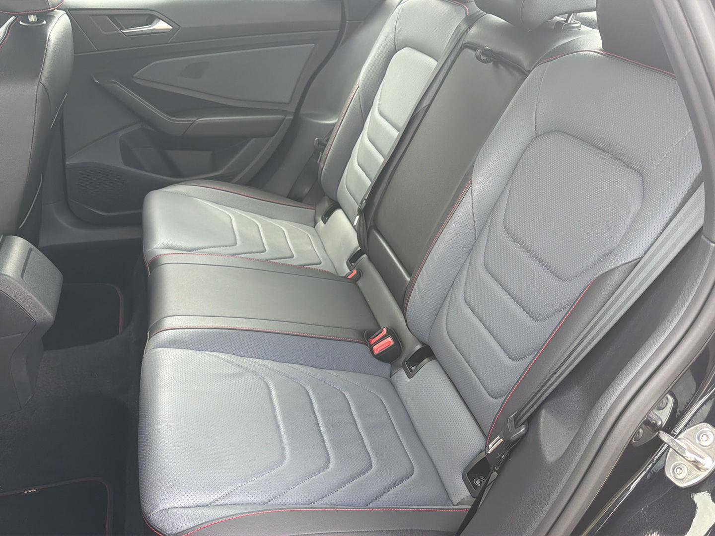 Used 2025 Volkswagen Jetta GLI Autobahn FWD image 10