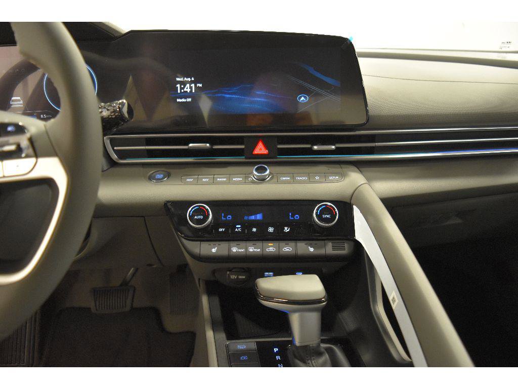 New 2025 Hyundai Elantra SEL image 70