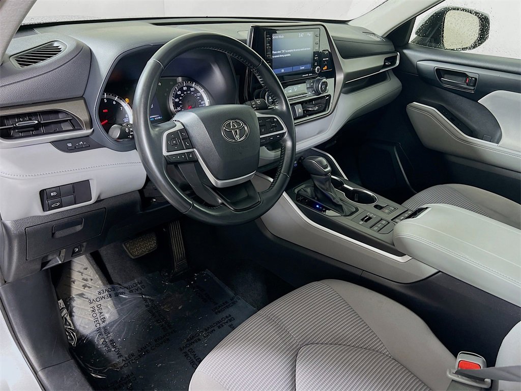 Certified 2022 Toyota Highlander LE image 10