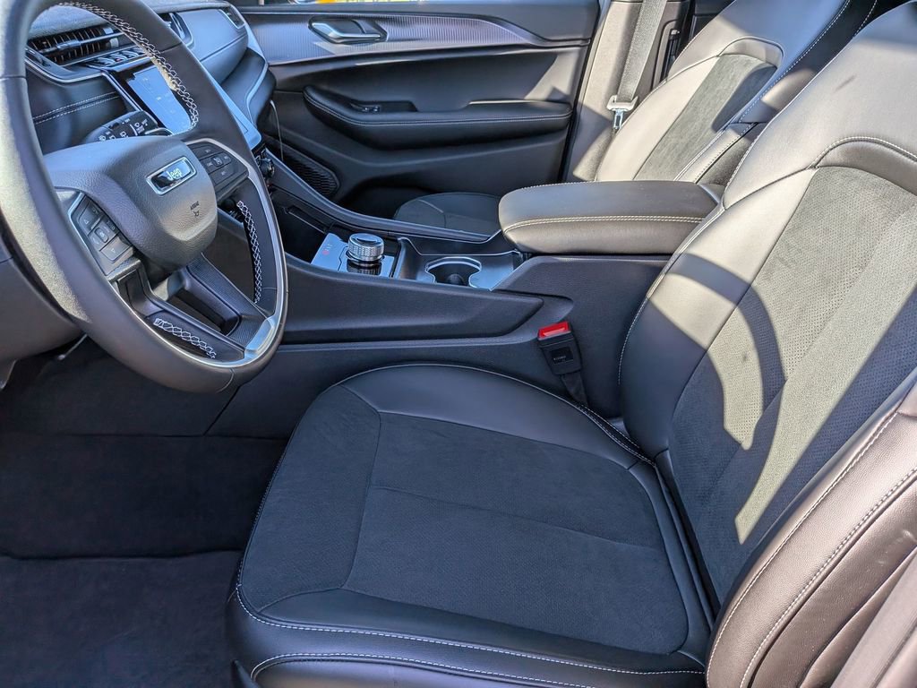 New 2025 Jeep Grand Cherokee L Altitude image 16