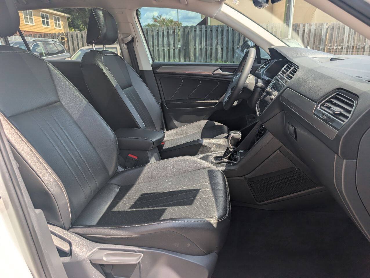 Used 2022 Volkswagen Tiguan SE FWD image 32