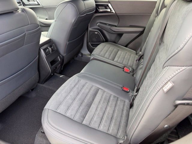 New 2026 Mitsubishi Outlander LE FWD image 23