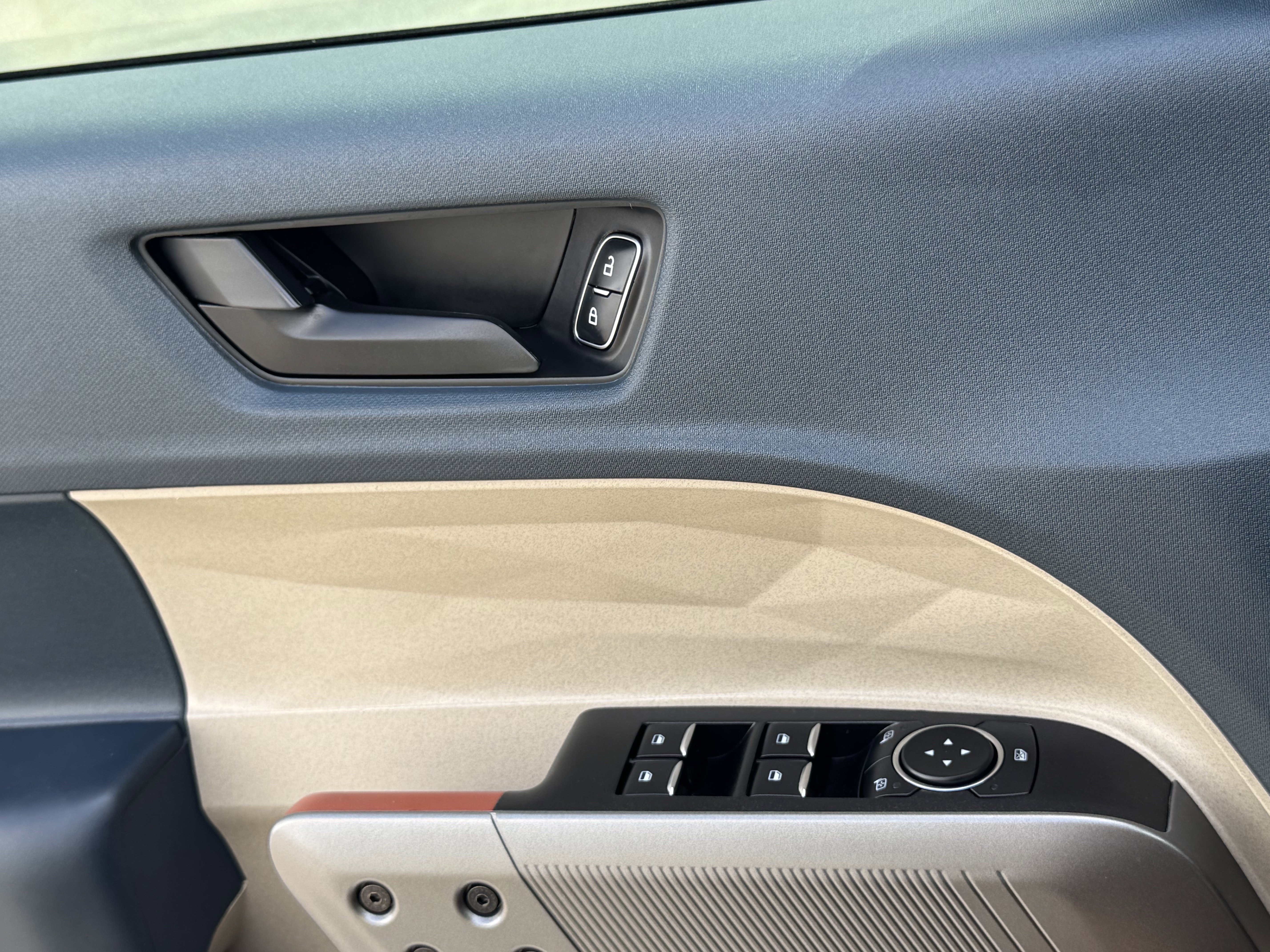 Used 2025 Ford Maverick Lariat image 26