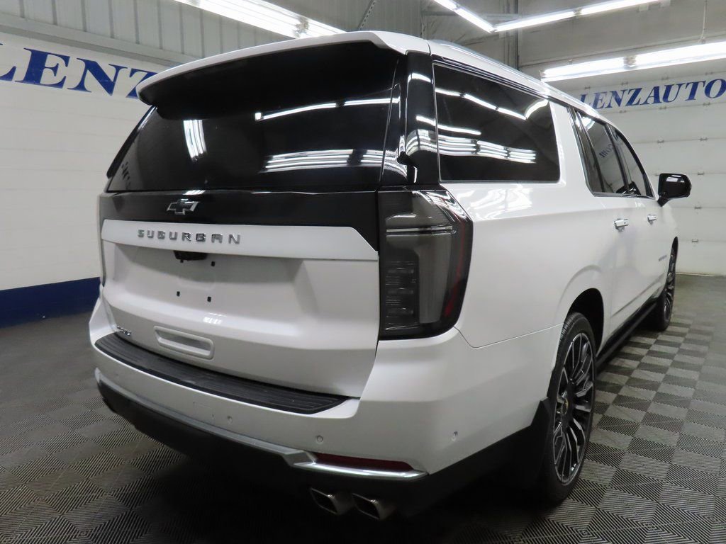 Used 2025 Chevrolet Suburban High Country AWD/4WD image 4