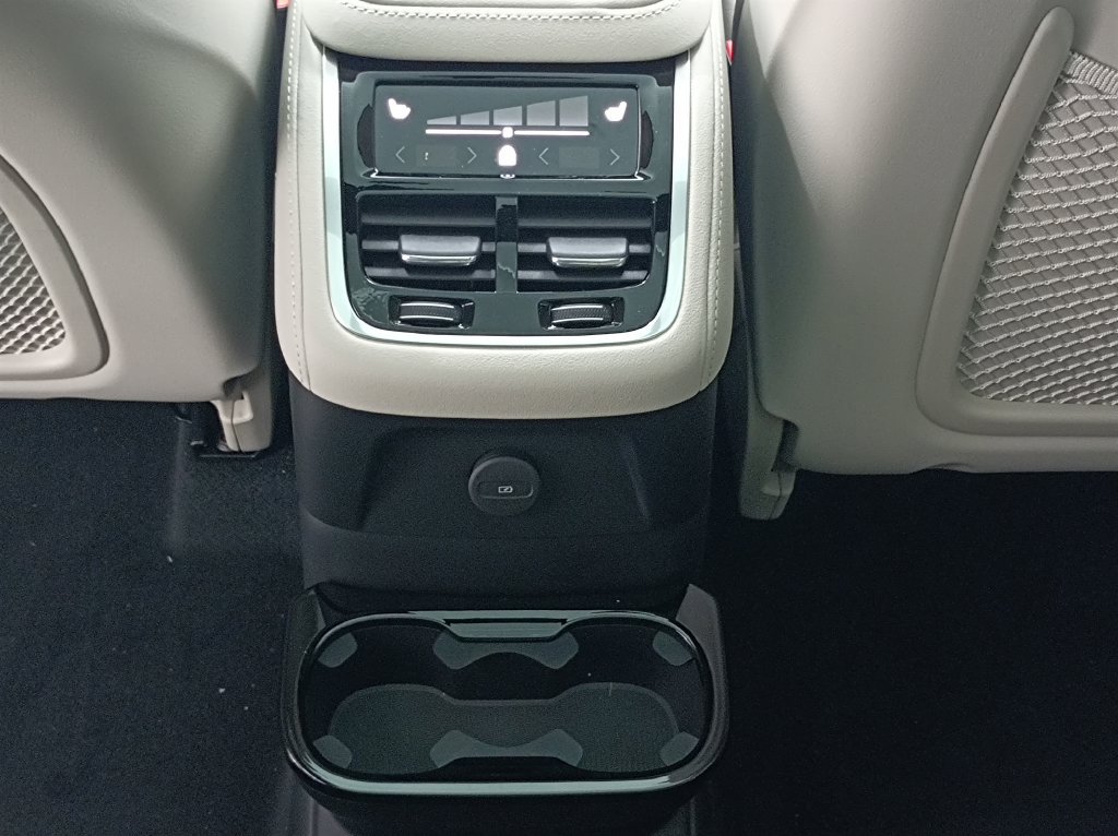 New 2027 Volvo XC90 T8 Ultra AWD/4WD image 26