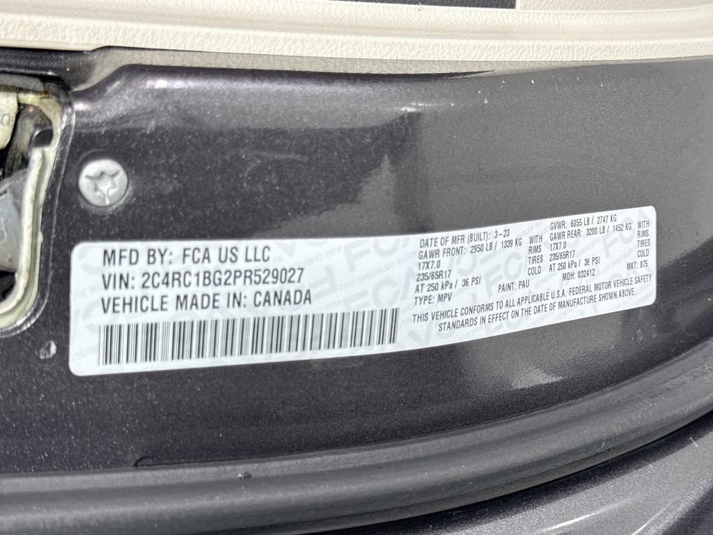 Used 2023 Chrysler Pacifica Touring-L FWD image 39