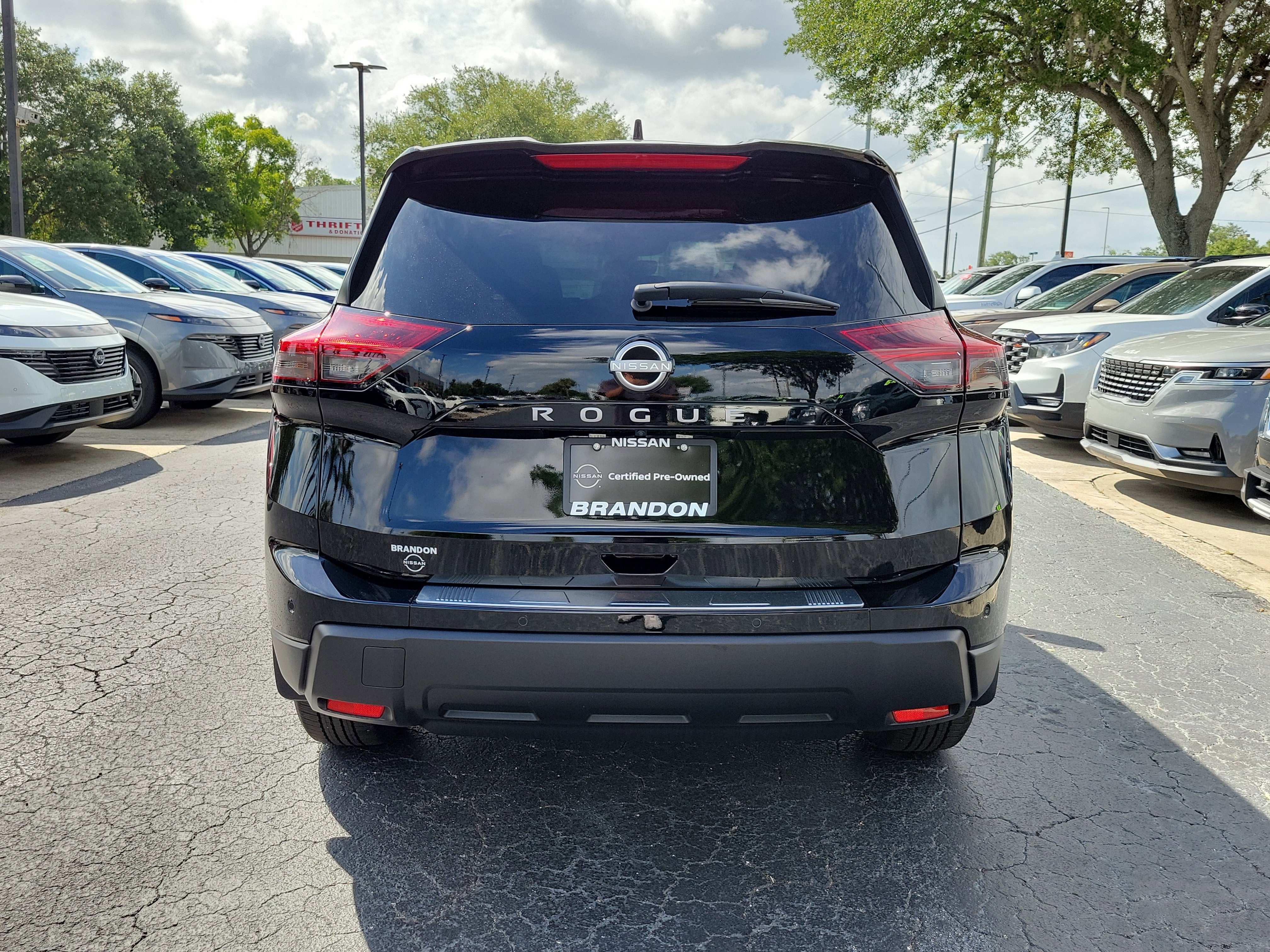 Certified 2026 Nissan Rogue SV FWD image 6