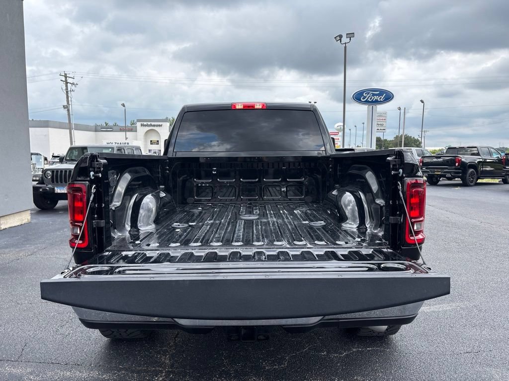 Used 2025 RAM 3500 Tradesman w/ Chrome Appearance Group AWD/4WD image 9