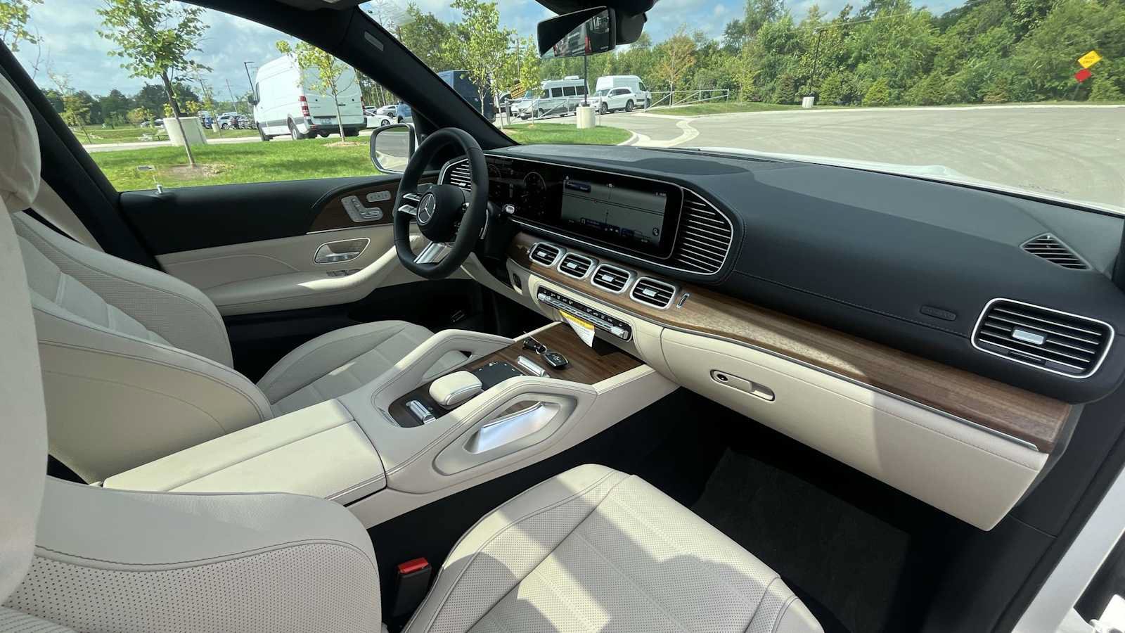 New 2026 Mercedes-Benz GLS 580 4MATIC image 10
