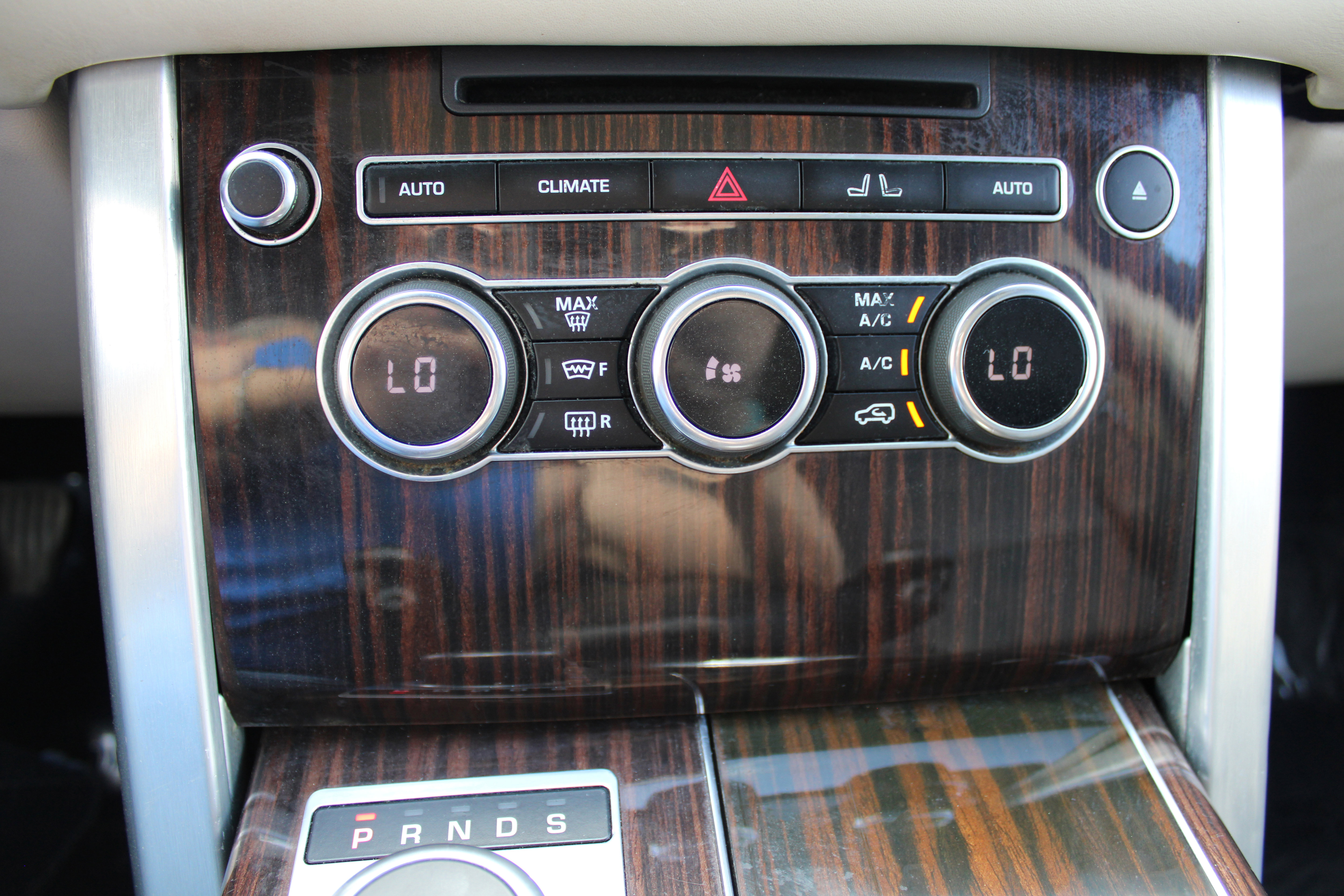 Used 2014 Land Rover Range Rover HSE image 33