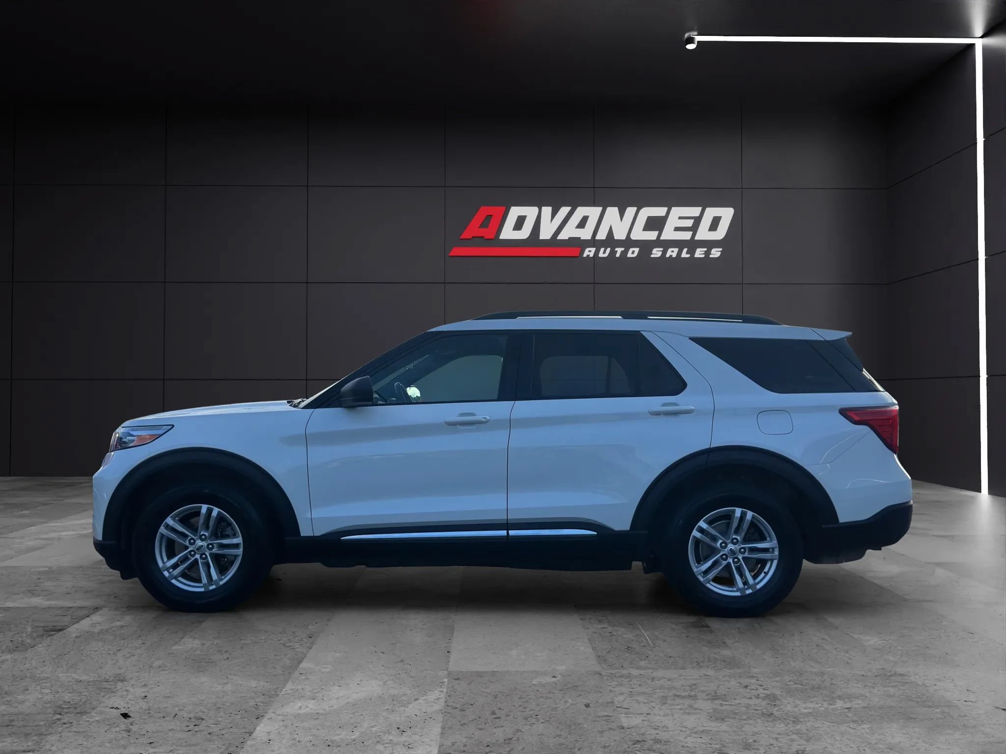 Used 2020 Ford Explorer XLT w/ Comfort Package AWD/4WD image 7