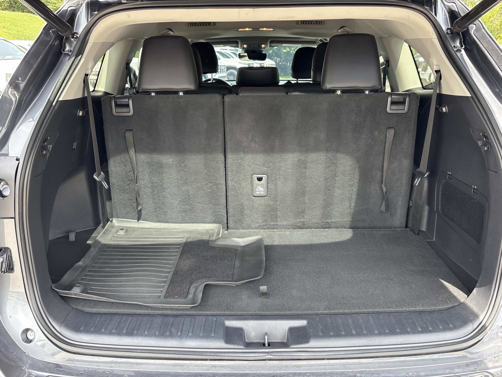 Used 2020 Toyota Highlander XLE AWD/4WD image 31