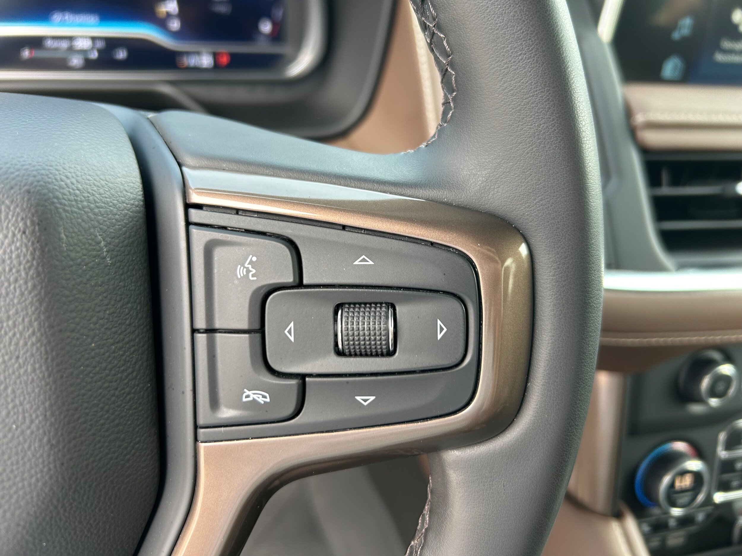 Used 2023 Chevrolet Tahoe High Country AWD/4WD image 23