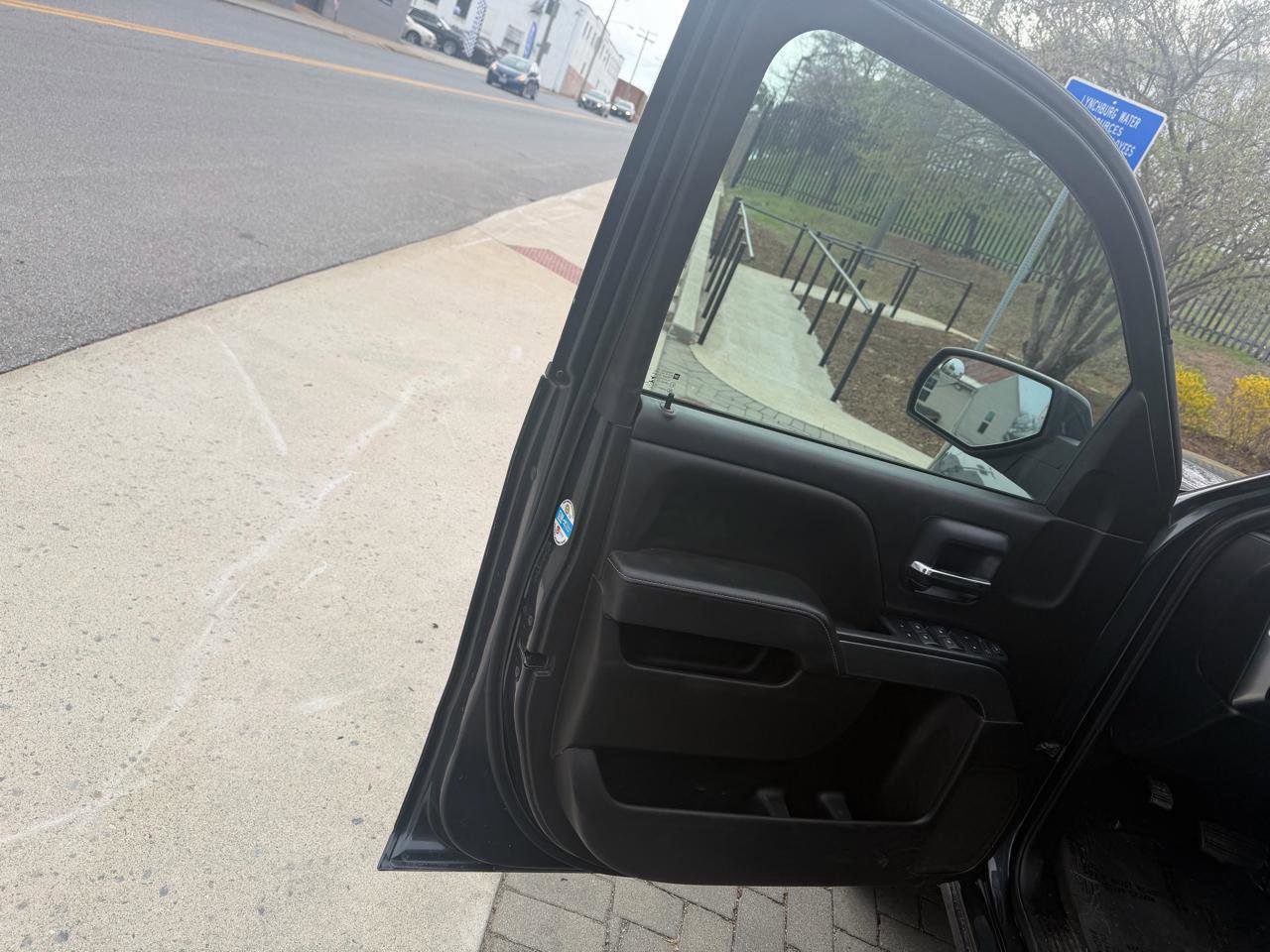 Used 2019 Chevrolet Silverado 1500 LT image 3