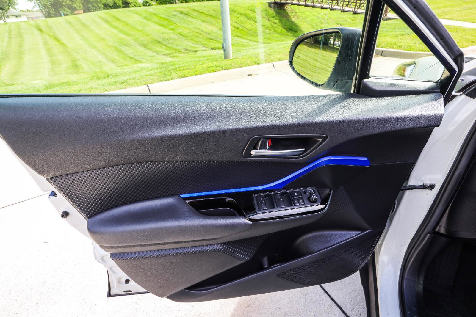 Used 2020 Toyota C-HR XLE FWD image 32