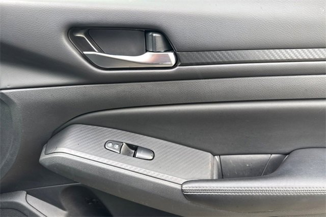 Used 2024 Nissan Altima 2.5 SV image 21
