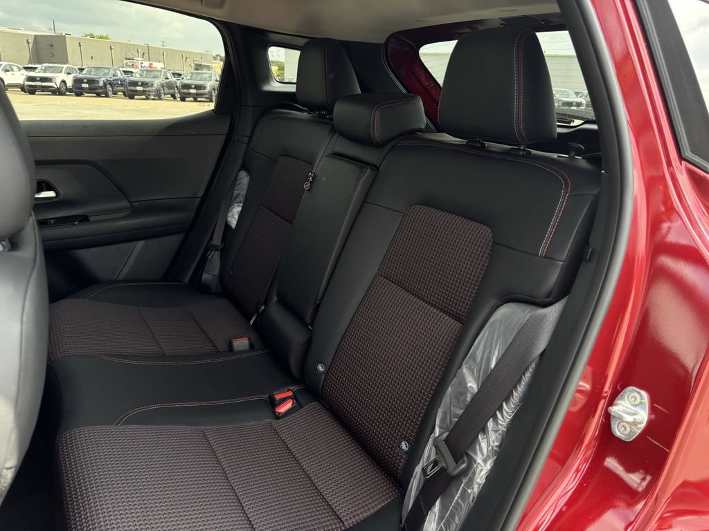 New 2026 Nissan Kicks SR w/ Cold Weather Package FWD image 27