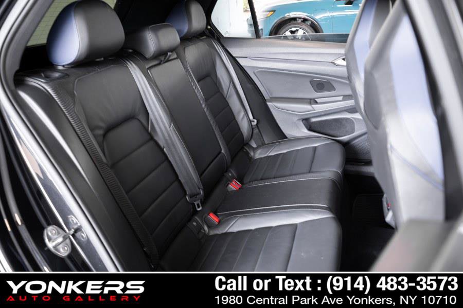 Used 2022 Volkswagen Golf R image 23