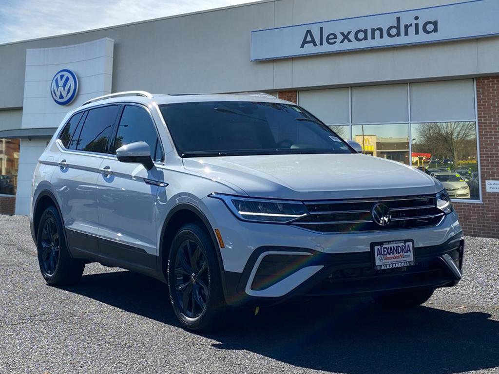 Certified 2024 Volkswagen Tiguan SE