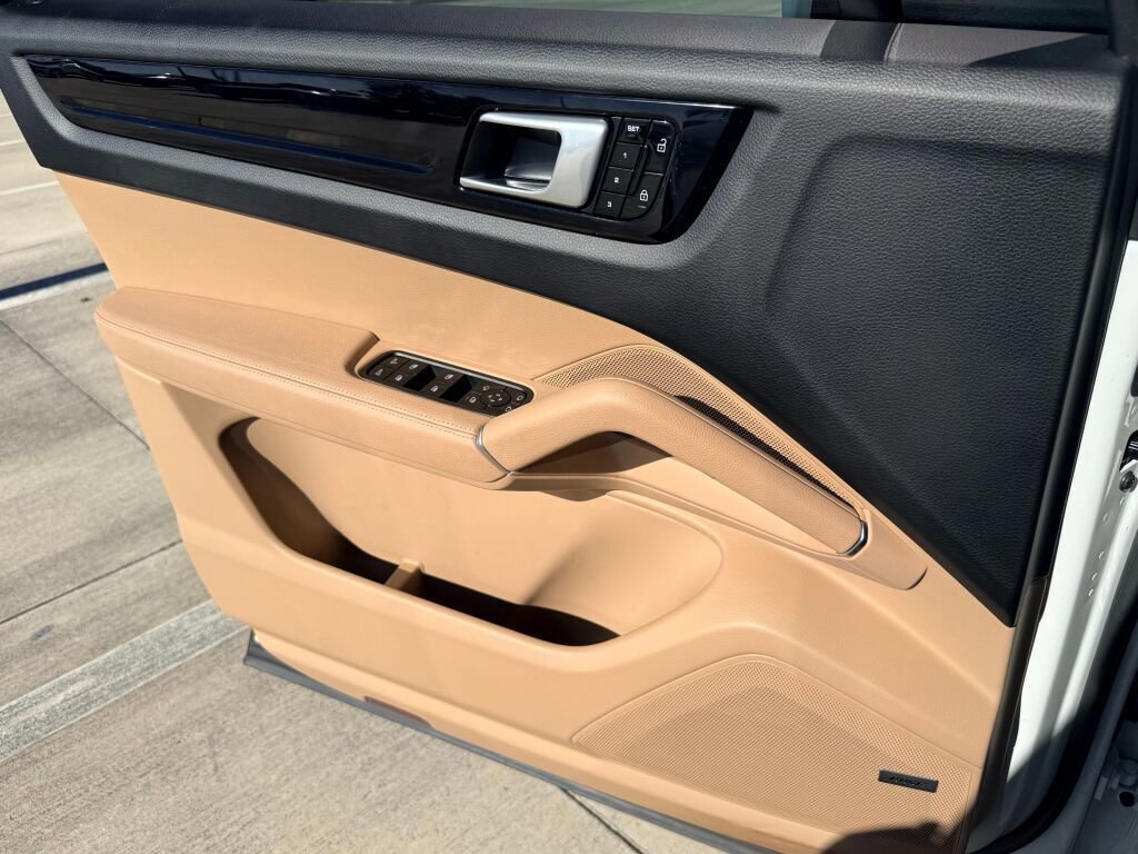 Used 2021 Porsche Cayenne image 21