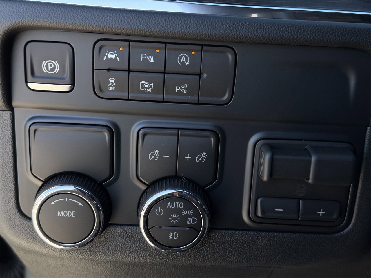 New 2026 Chevrolet Suburban Premier w/ Sun And Tow Package image 19