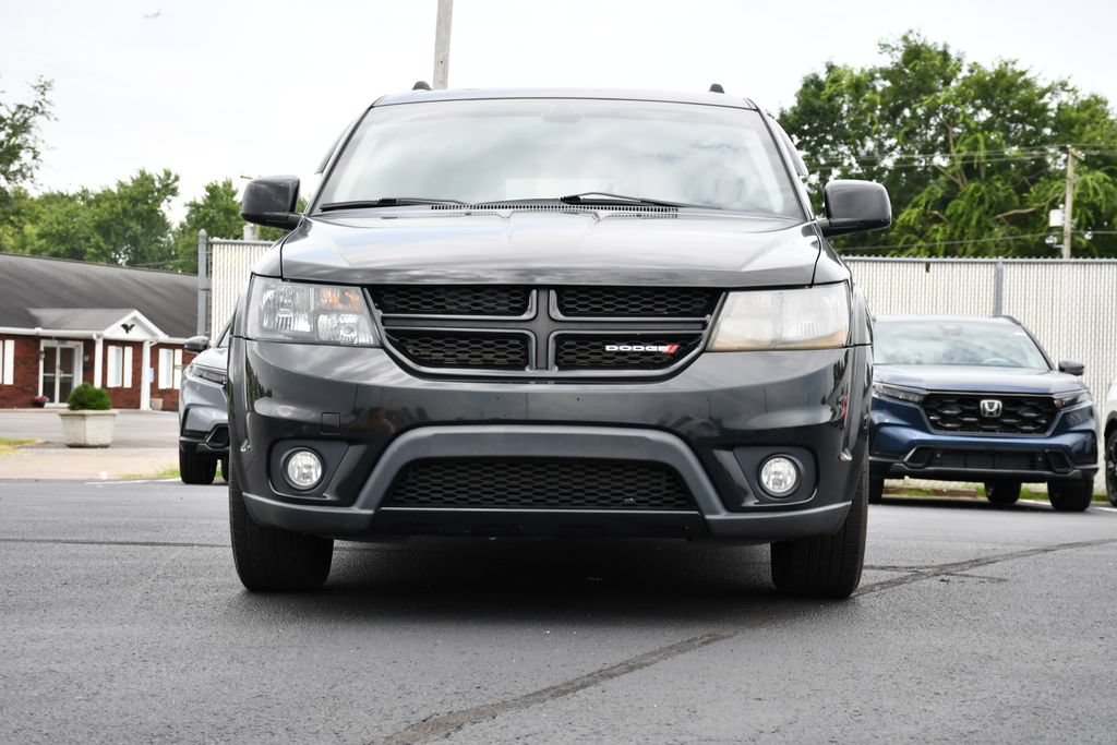 Used 2019 Dodge Journey SE w/ Connectivity Group FWD image 2