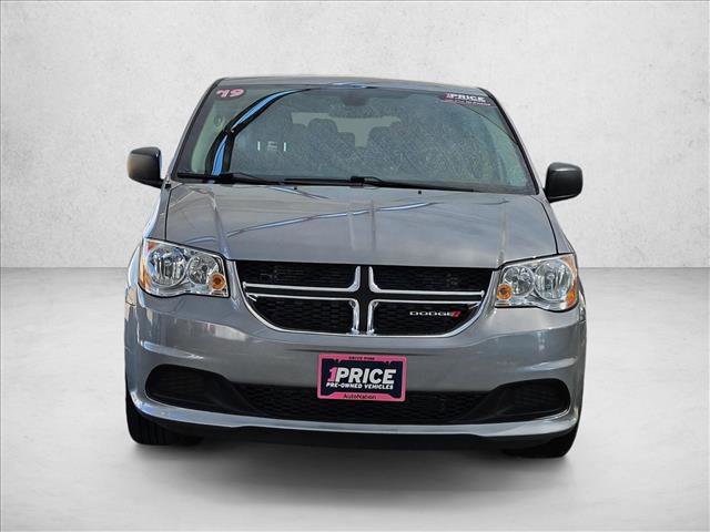 Used 2019 Dodge Grand Caravan SE w/ UConnect Hands-Free Group image 2