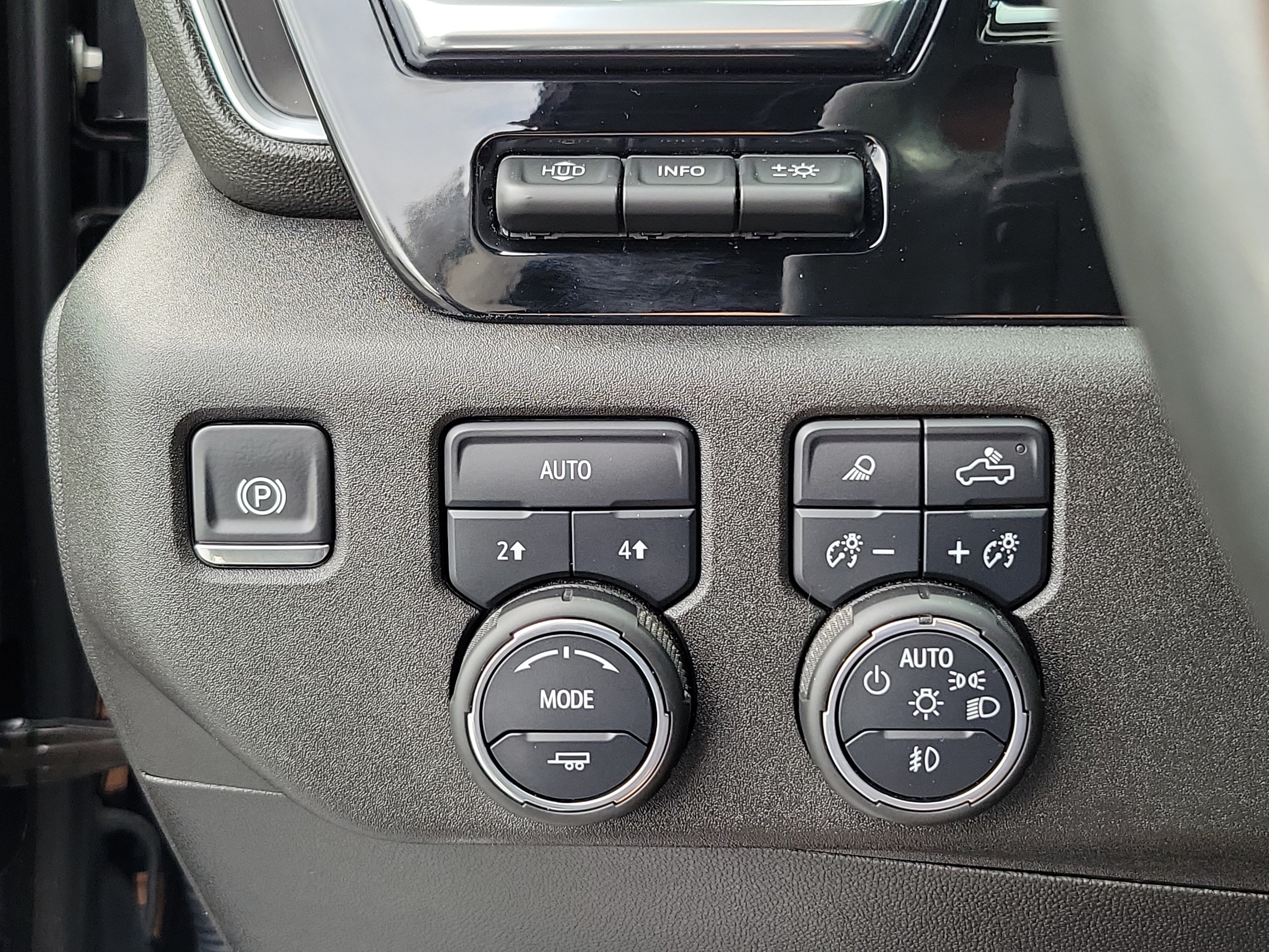 Used 2025 Chevrolet Silverado 1500 LTZ w/ Technology Package AWD/4WD image 20