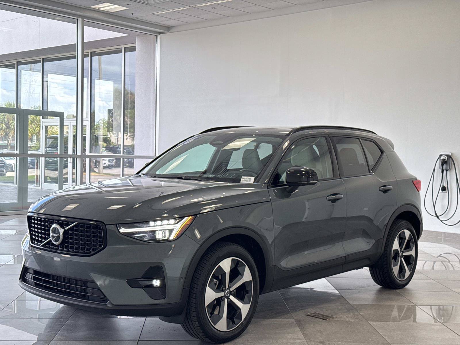 Used 2026 Volvo XC40 B5 Plus w/ Protection Package Premier AWD/4WD image 28