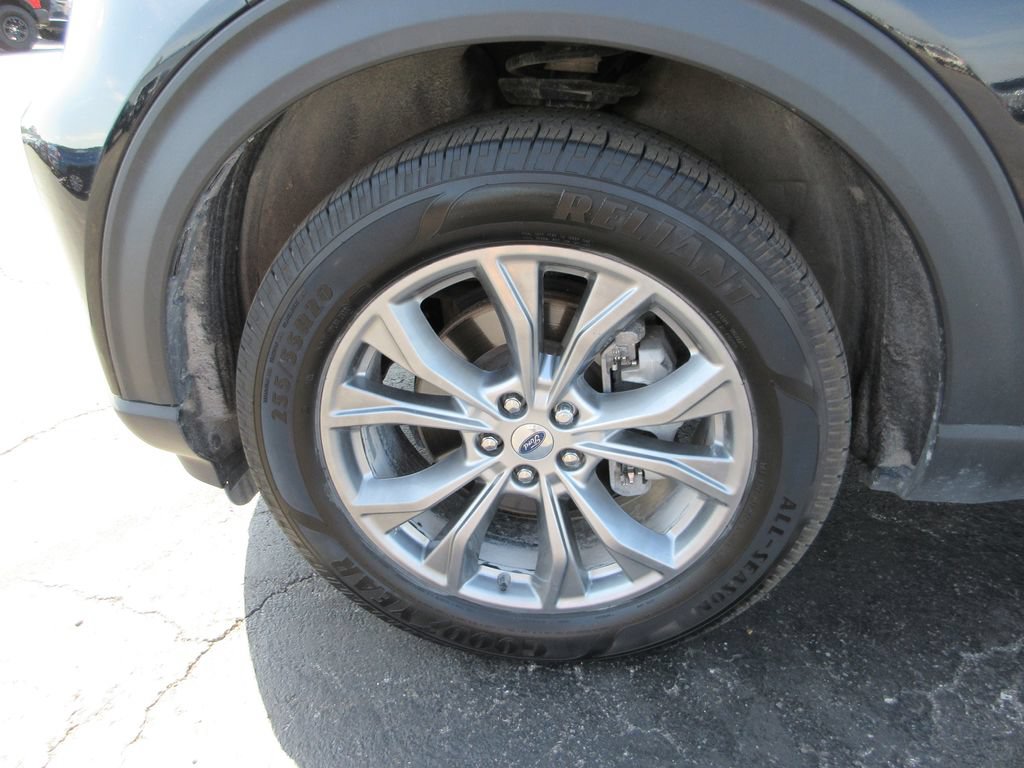 Used 2022 Ford Explorer Limited w/ Equipment Group 301A AWD/4WD image 14