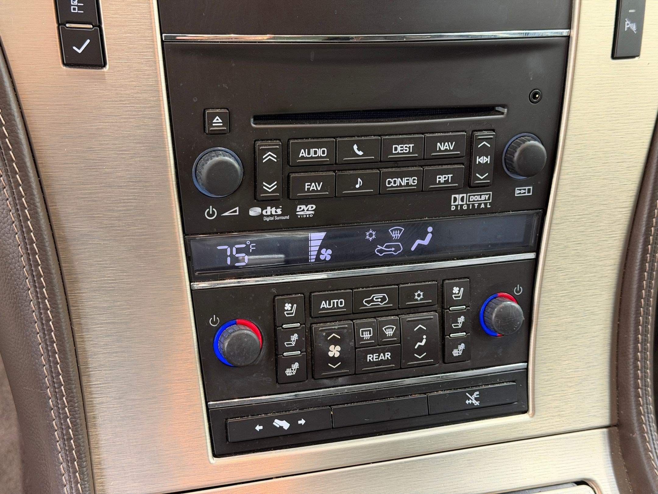 Used 2014 Cadillac Escalade Platinum AWD/4WD image 18