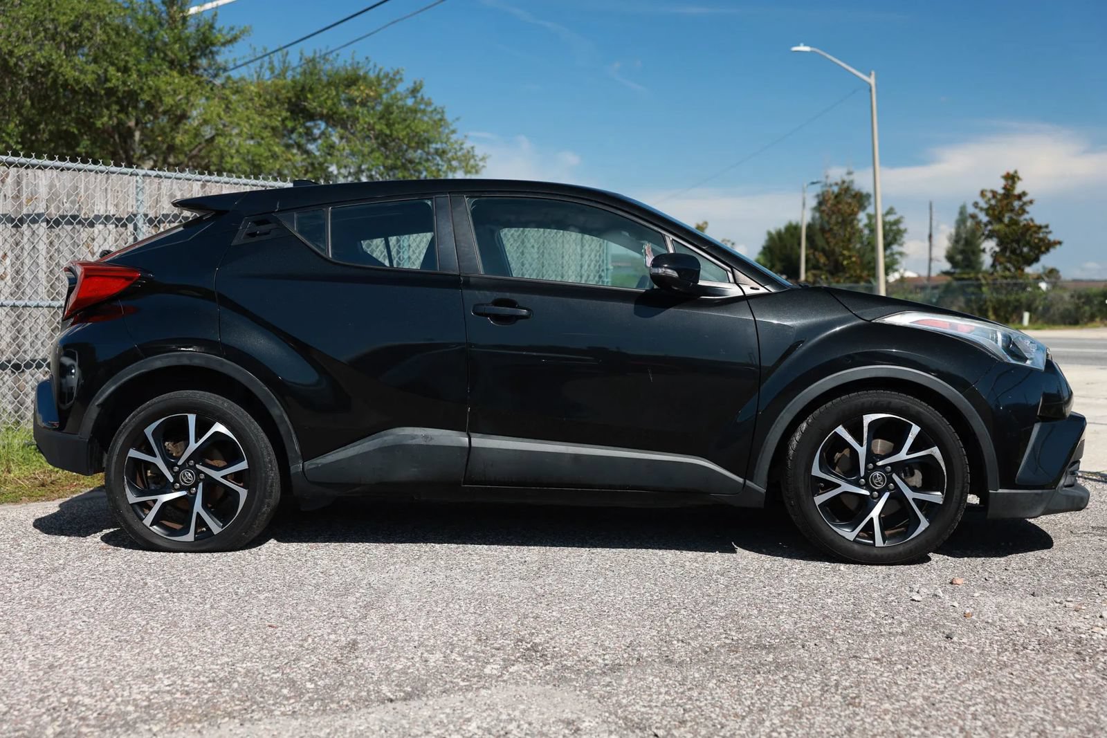 Used 2018 Toyota C-HR XLE FWD image 7
