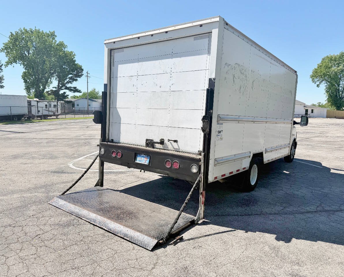 Used 2017 GMC Savana 3500 Extended RWD image 12