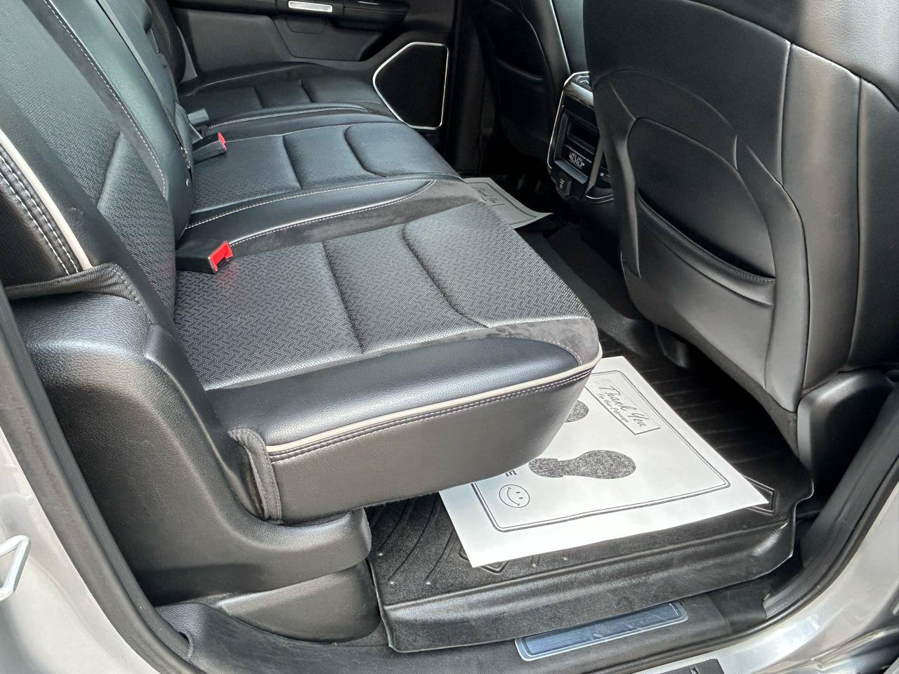 Used 2019 RAM 1500 Laramie AWD/4WD image 11