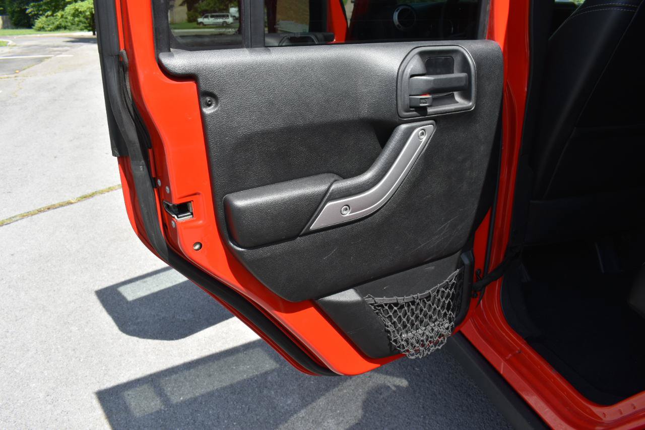 Used 2014 Jeep Wrangler Unlimited Rubicon w/ Connectivity Group AWD/4WD image 18