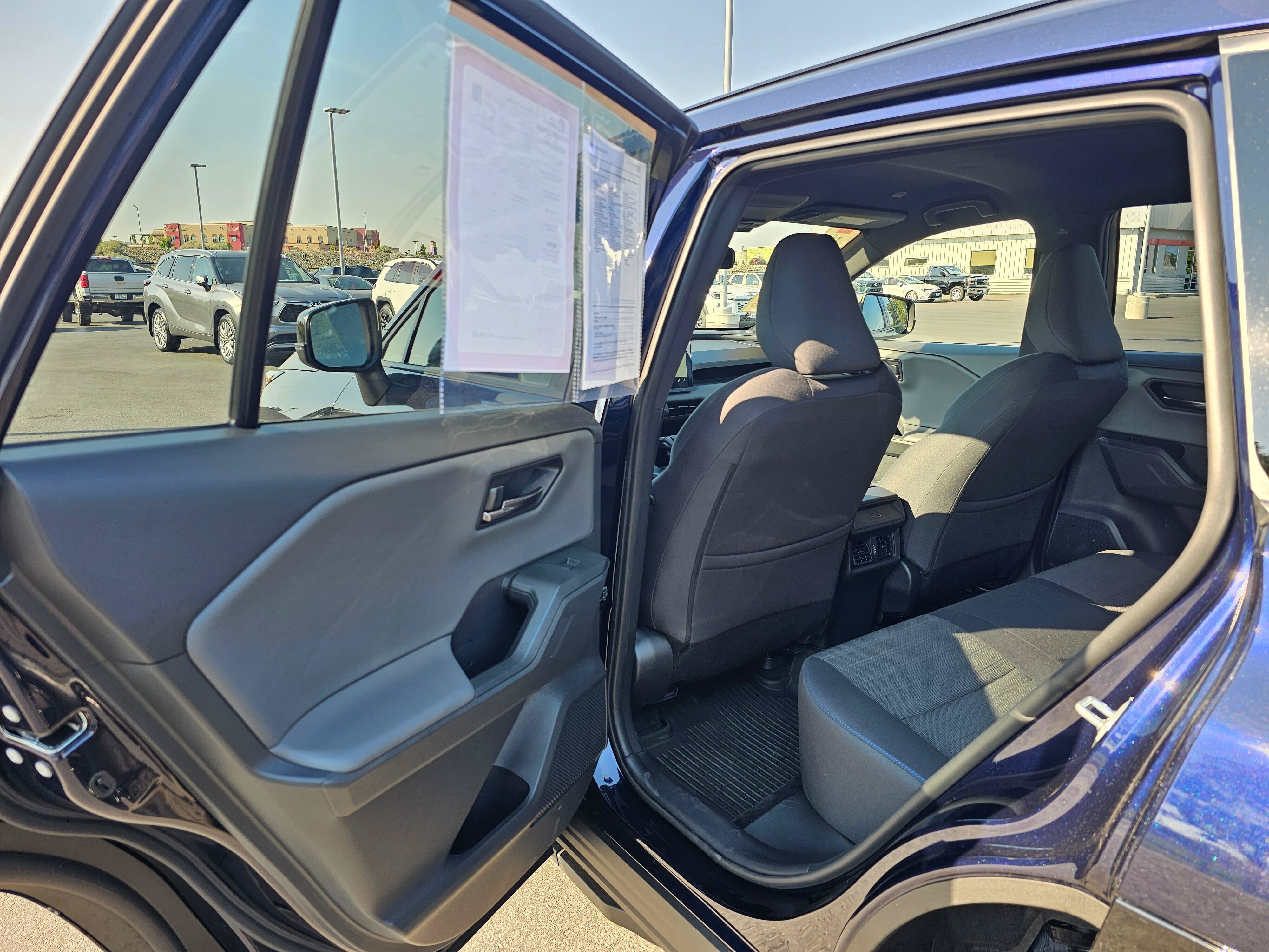 Used 2026 Toyota RAV4 SE w/ Convenience Package AWD/4WD image 16