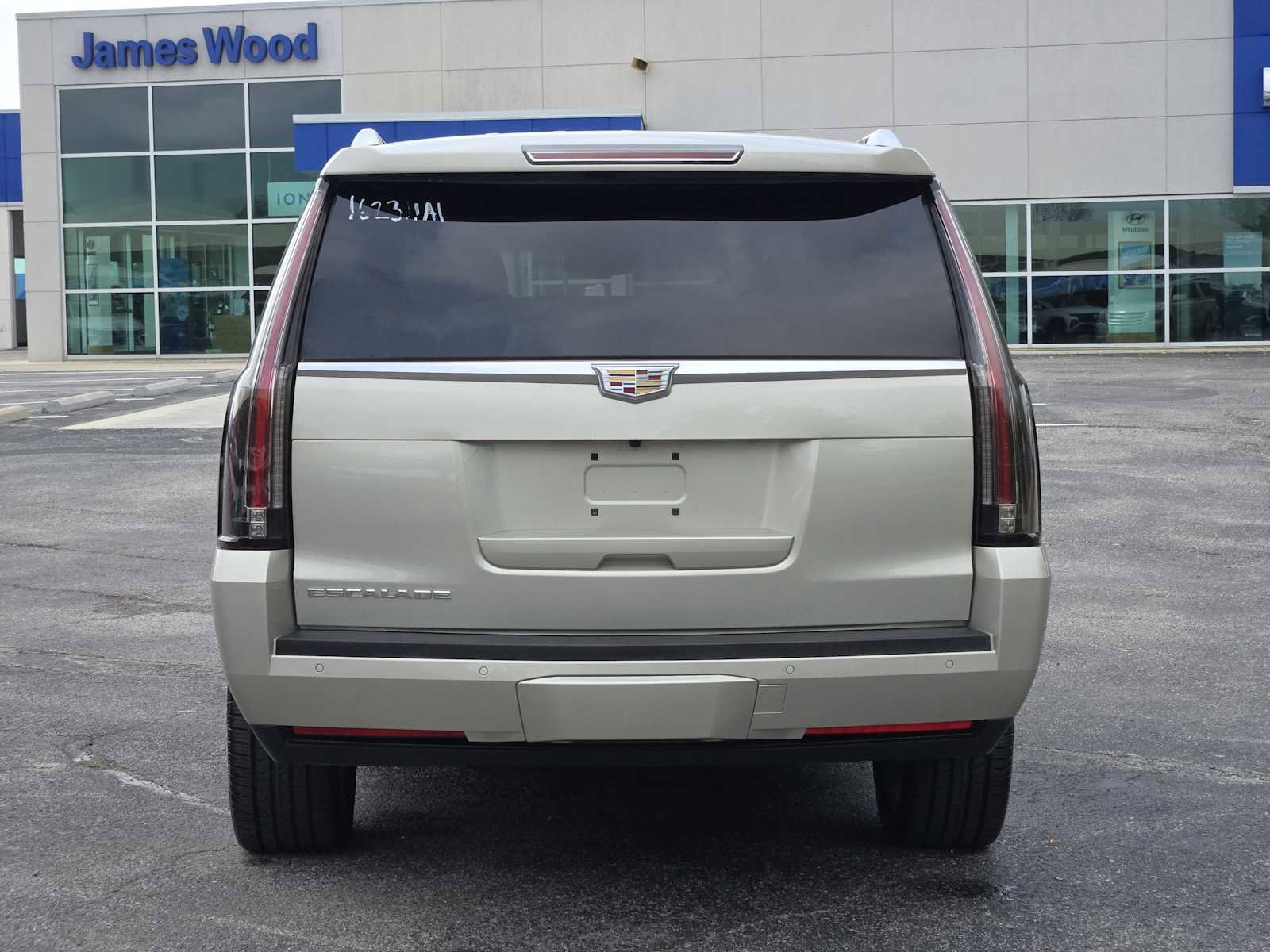 Used 2015 Cadillac Escalade ESV Luxury image 4