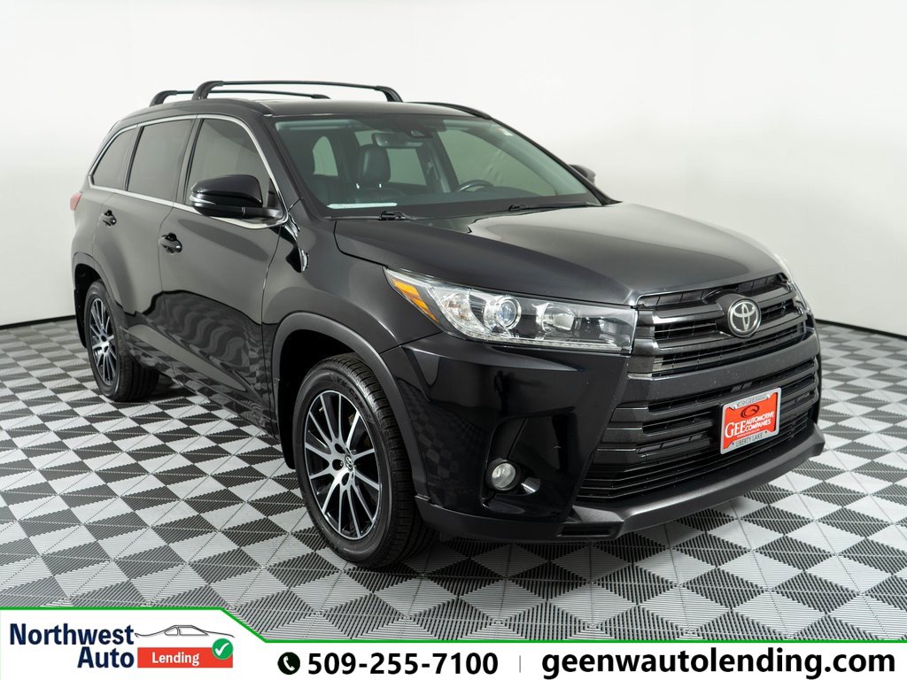 Used 2018 Toyota Highlander SE image 1
