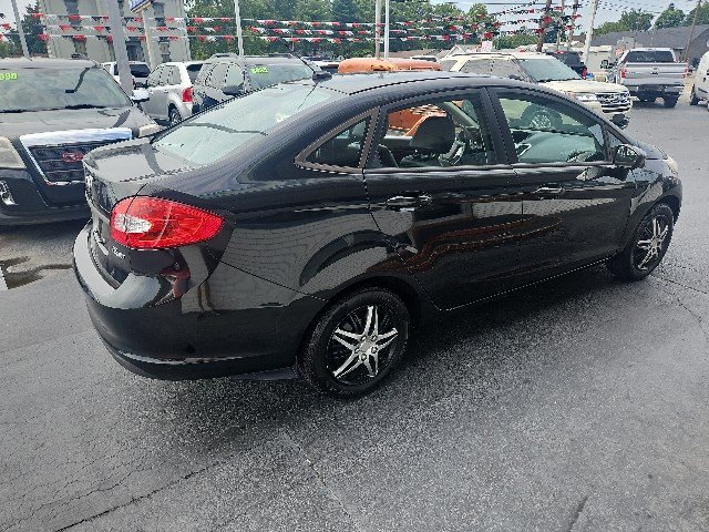 Used 2012 Ford Fiesta SE w/ Winter Pkg FWD image 2