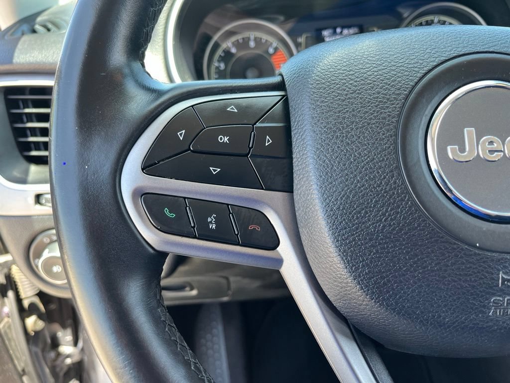 Used 2019 Jeep Cherokee Latitude Plus FWD image 22
